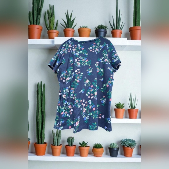 Croft & Barrow Essential Crewneck TeeColor: Indigo Multi Floral Size: LARGE EUC - Picture 6 of 7